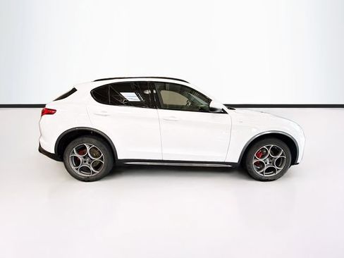 Used 2023 Alfa Romeo Stelvio Ti AWD/4WD image 5