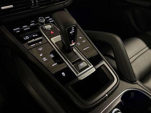 Certified 2019 Porsche Cayenne AWD/4WD image 20