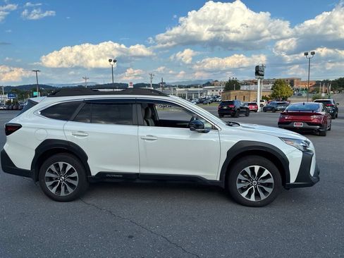Certified 2025 Subaru Outback Limited AWD/4WD image 5