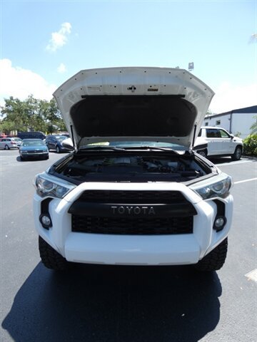 Used 2020 Toyota 4Runner SR5 AWD/4WD image 6