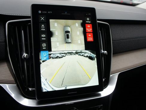 New 2025 Volvo XC90 T8 Plus w/ Protection Package Premier image 16