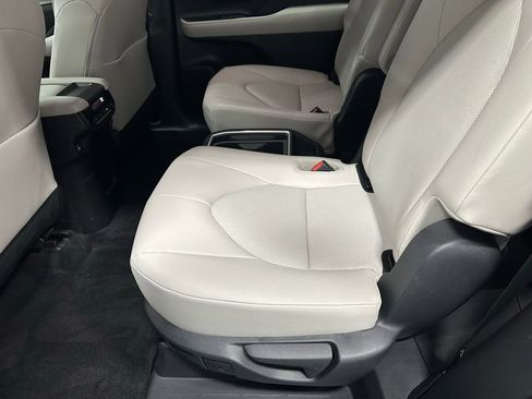 Used 2025 Toyota Grand Highlander AWD image 48