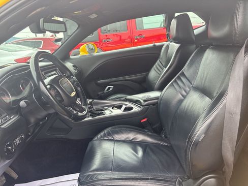 Used 2017 Dodge Challenger R/T RWD image 12