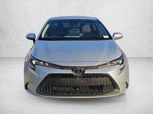 Used 2022 Toyota Corolla LE FWD image 2