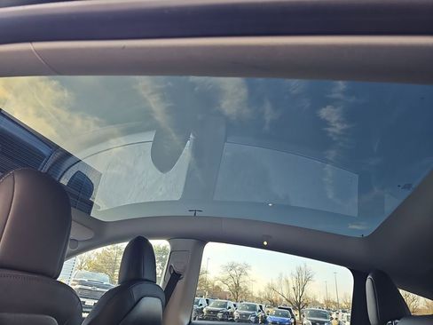 Used 2023 Tesla Model Y Performance image 32