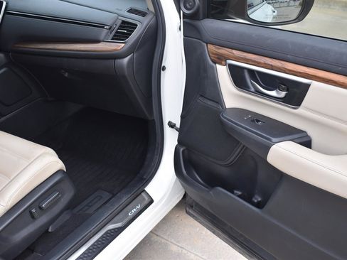 Used 2018 Honda CR-V Touring image 17