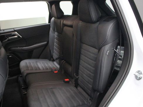 New 2026 Mitsubishi Outlander SE image 25