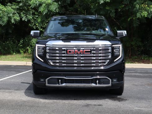 Used 2023 GMC Sierra 1500 Denali w/ Denali Reserve Package AWD/4WD image 3