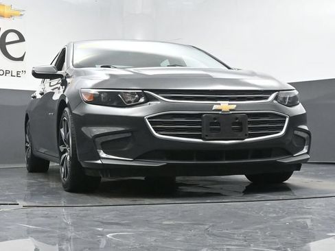 Used 2017 Chevrolet Malibu LT FWD image 3