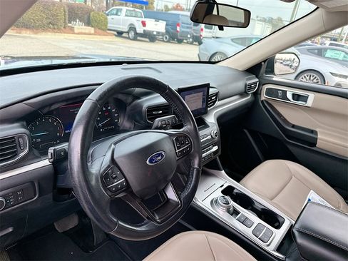 Certified 2020 Ford Explorer XLT w/ Equipment Group 202A image 10
