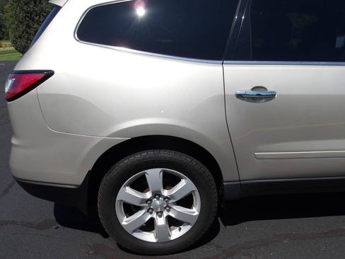 Used 2016 Chevrolet Traverse LT w/ Style and Technology Package FWD image 34