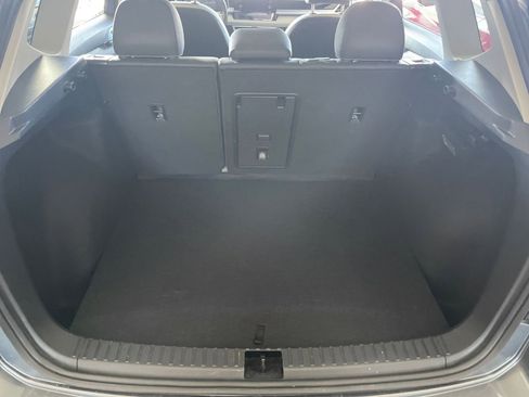 Used 2025 Volkswagen Taos SE image 29