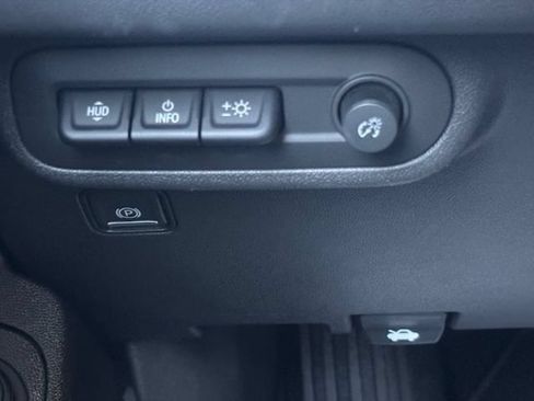 Used 2024 GMC Terrain SLT w/ Infotainment Package II FWD image 36