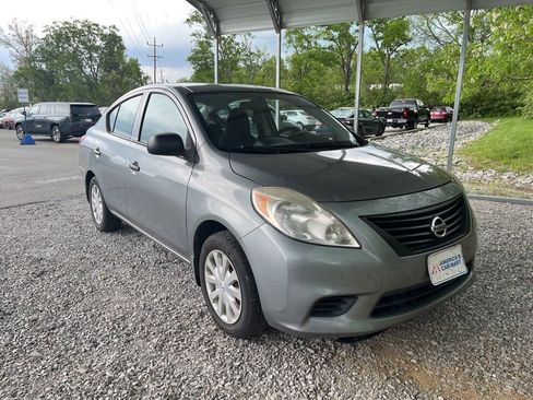Used 2014 Nissan Versa S FWD image 2