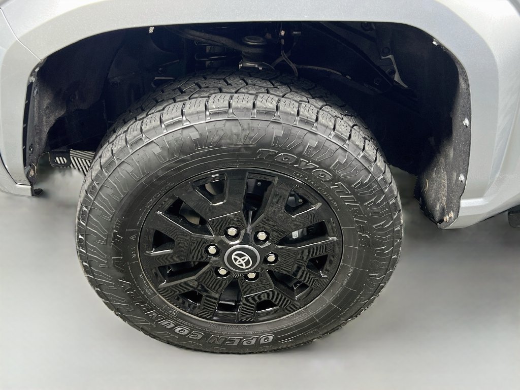 Used 2024 Toyota Tacoma SR5 AWD/4WD image 11