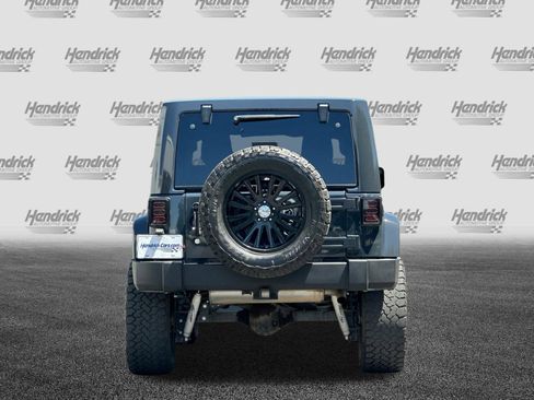 Used 2017 Jeep Wrangler Unlimited Rubicon w/ Connectivity Group AWD/4WD image 6