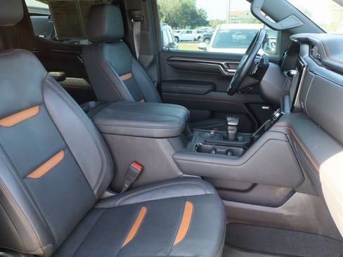 Used 2024 GMC Sierra 1500 AT4 w/ Technology Package AWD/4WD image 28