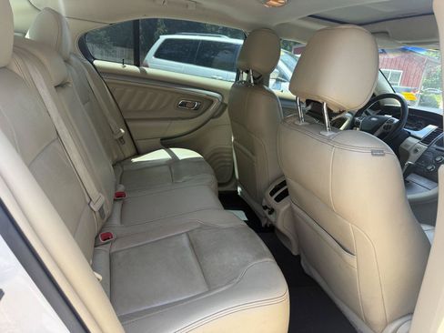 Used 2015 Ford Taurus SEL w/ Equipment Group 201A FWD image 17