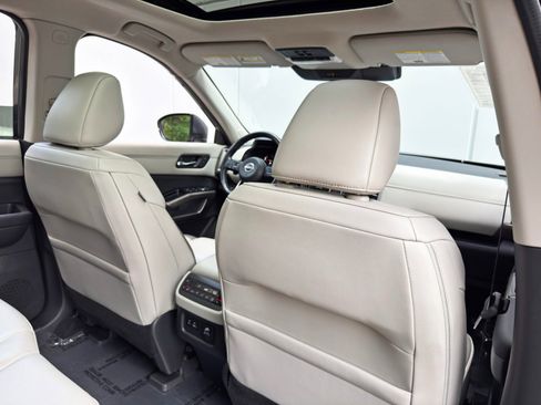 Used 2022 Nissan Pathfinder Platinum w/ Lighting Package (N93) FWD image 37