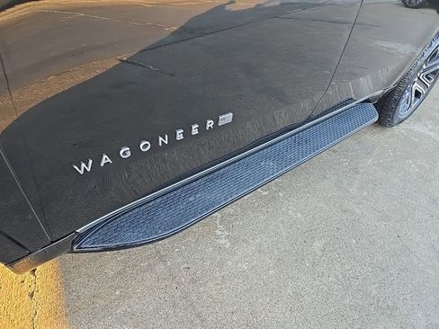 Used 2024 Jeep Wagoneer Series II image 18