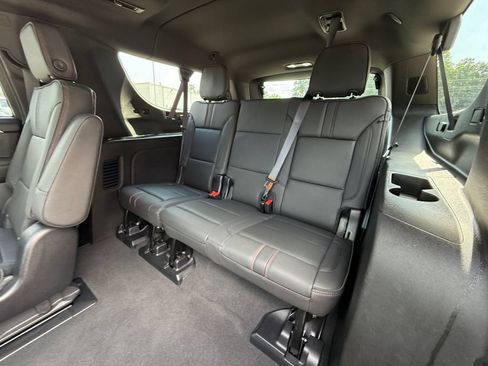 Used 2023 Chevrolet Suburban RST w/ Luxury Package AWD/4WD image 25