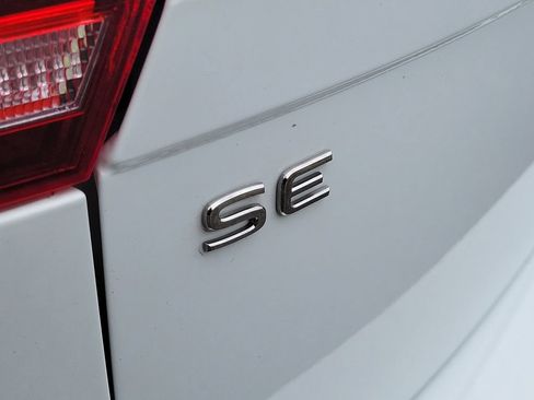 Used 2024 Volkswagen Tiguan SE FWD image 5