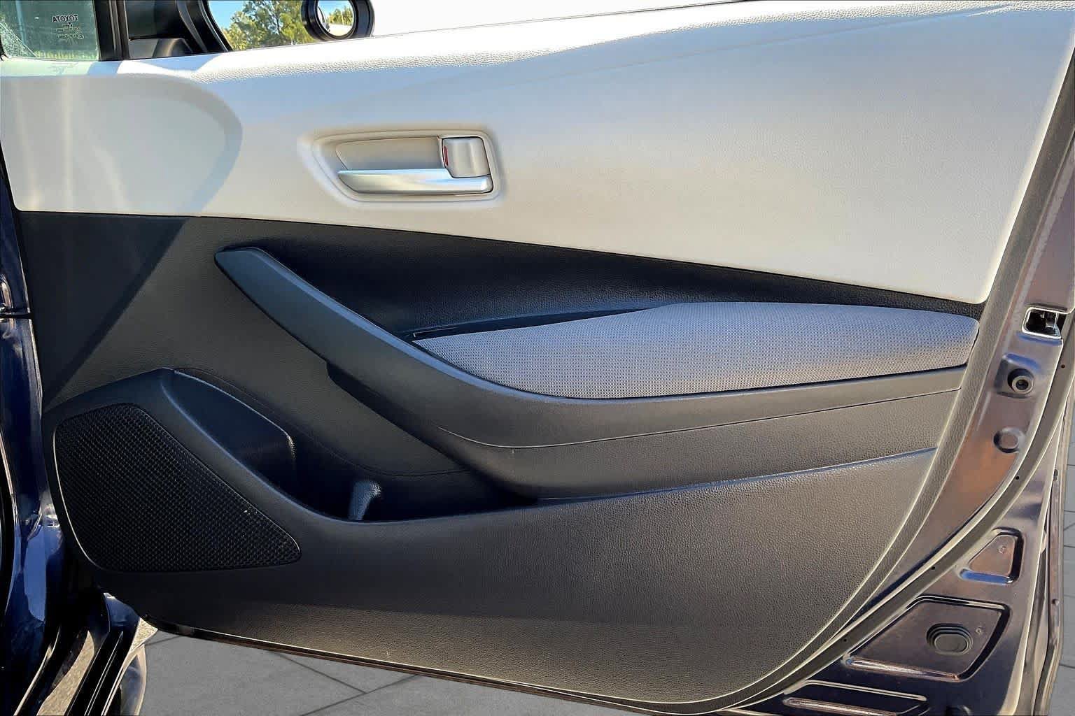 Used 2021 Toyota Corolla LE FWD image 22