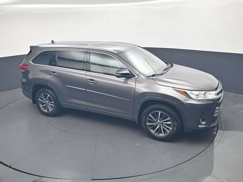 Used 2017 Toyota Highlander XLE AWD/4WD image 20