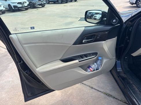 Used 2017 Honda Accord EX-L image 9