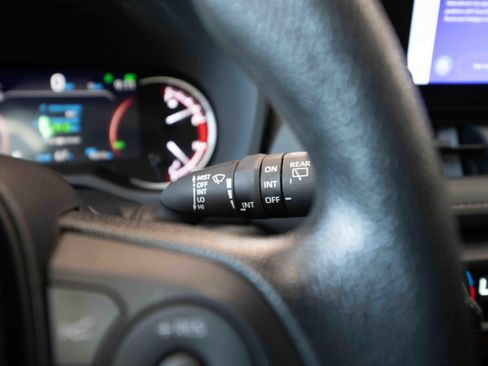 Used 2024 Toyota RAV4 XLE FWD image 14