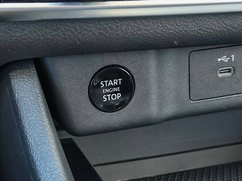 Used 2025 Nissan Rogue SV FWD image 18