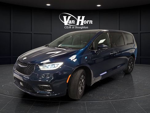 Used 2022 Chrysler Pacifica Touring-L w/ S Appearance Package FWD image 3