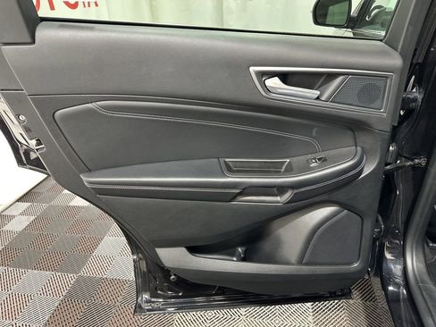 Used 2024 Ford Edge Titanium image 19