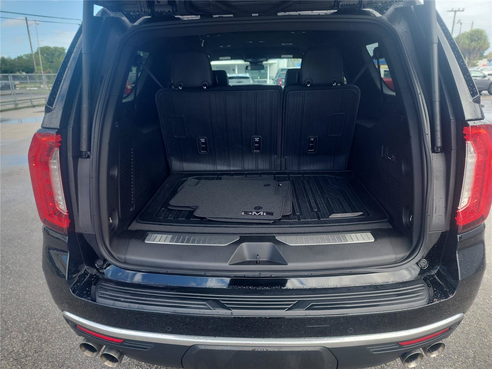Used 2024 GMC Yukon XL Denali AWD/4WD image 24