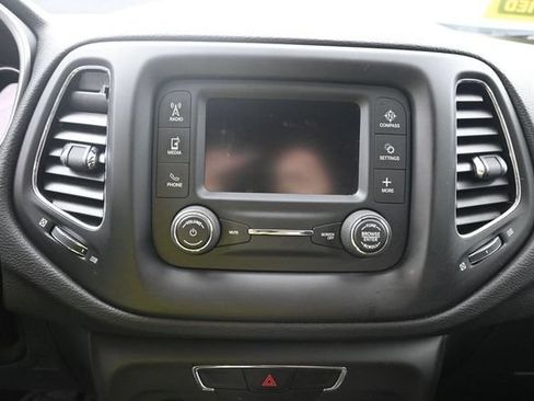 Used 2018 Jeep Compass Latitude w/ Cold Weather Group AWD/4WD image 23