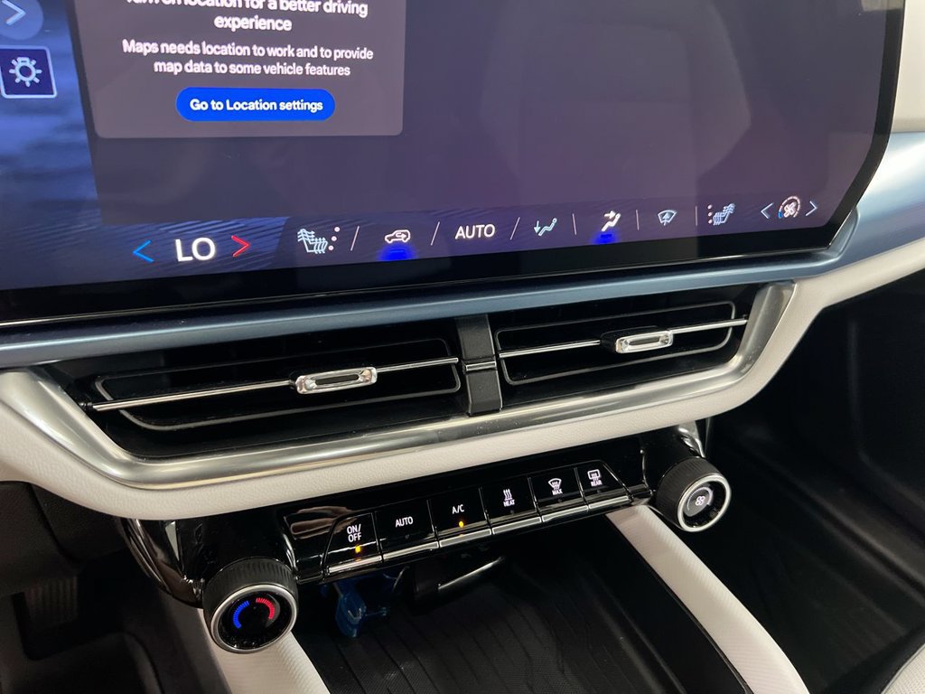Used 2024 Chevrolet Equinox EV LT FWD image 17
