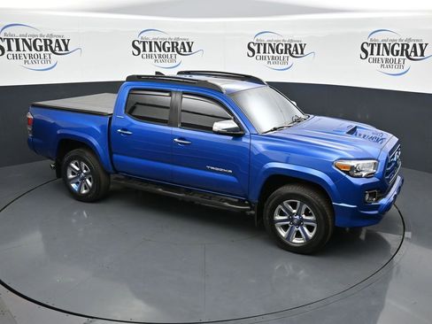 Used 2017 Toyota Tacoma Limited w/ Exterior Package AWD/4WD image 18