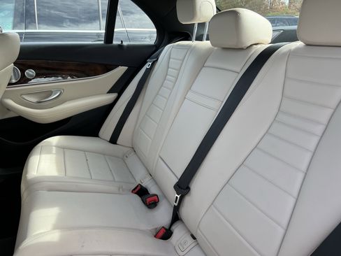Certified 2019 Mercedes-Benz E 300 4MATIC image 33