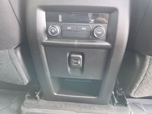 Certified 2023 Chevrolet Traverse LT FWD image 16