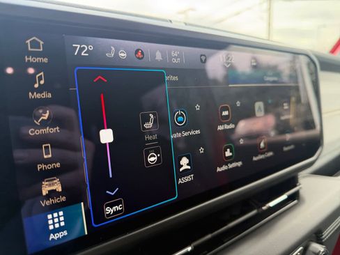 Used 2025 Jeep Wrangler Sahara image 22