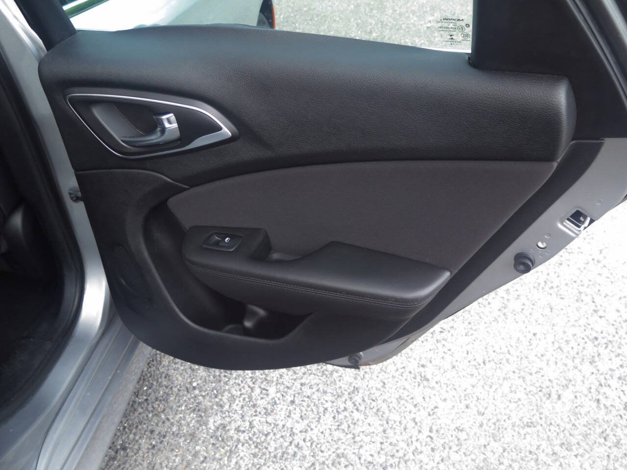 Used 2015 Chrysler 200 Limited w/ Convenience Group FWD image 22