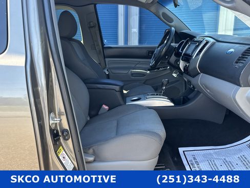 Used 2015 Toyota Tacoma 4x4 Access Cab V6 w/ TRD Off-Road Package image 12