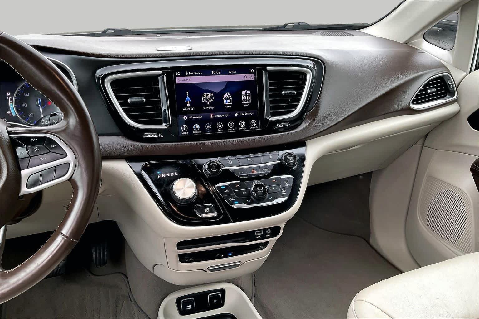 Used 2020 Chrysler Pacifica Touring-L Plus w/ Tire & Wheel Group FWD image 7