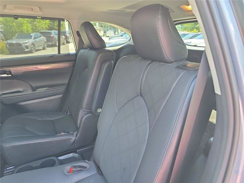 Used 2021 Toyota Highlander Platinum AWD/4WD image 14