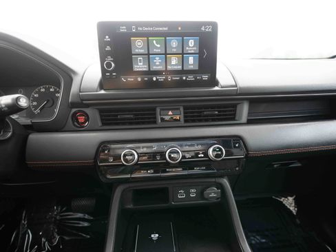Used 2025 Honda Pilot TrailSport image 17