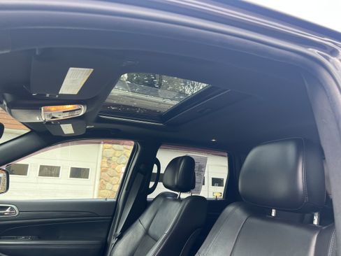 Used 2019 Jeep Grand Cherokee Altitude AWD/4WD image 22