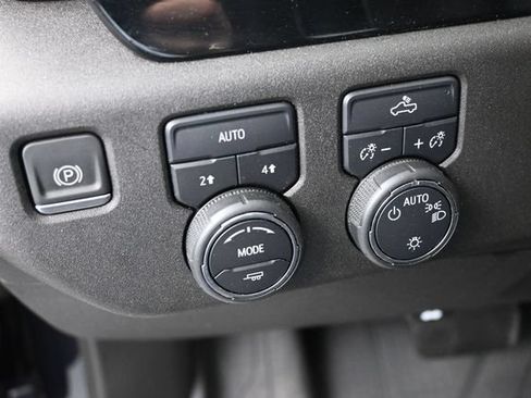 Used 2023 Chevrolet Silverado 1500 LT AWD/4WD image 19