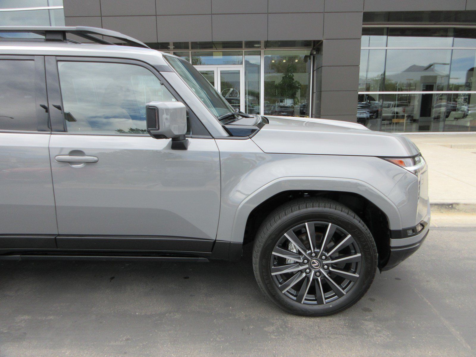 Used 2024 Lexus GX 550 w/ Accessory Package (31) AWD/4WD image 12