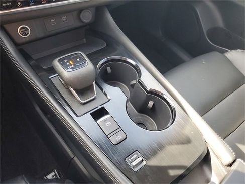 Used 2023 Nissan Rogue SL w/ SL Premium Package image 32