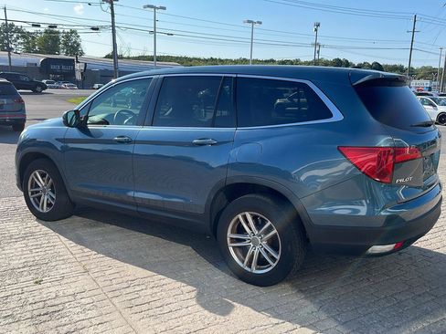 Used 2017 Honda Pilot EX image 5